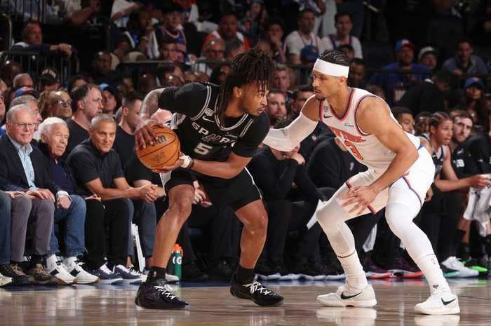马刺拒绝0-3功臣：卡斯尔23+5+5献制胜罚球 携手文班亚马创纪录